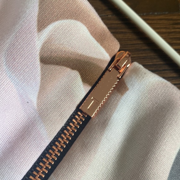 Ted Baker - Floral Top in Sz. 4 - Picture 3 of 5